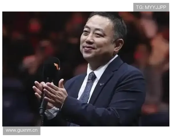 刷到刘国梁的生活照——隔着屏幕都能听到钱包在抽泣