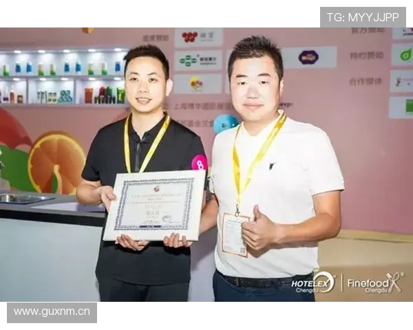 唐佳豪出场秒变“大佬”，穿着居然比我老板还讲究？！