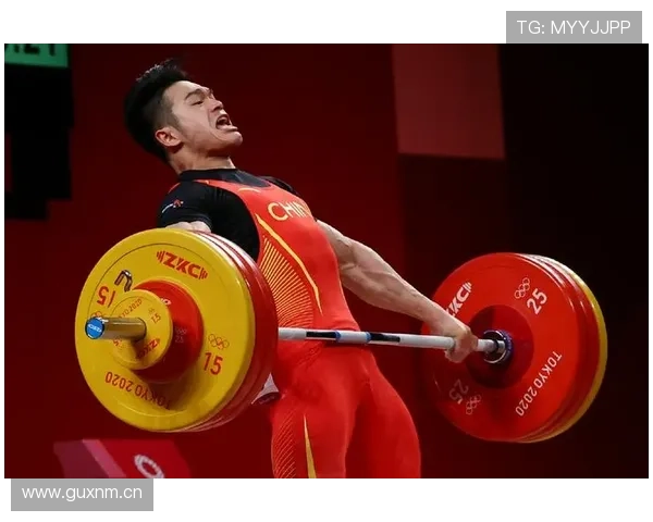 吕小军戴着那块名表跟菜市场大妈扯家常，反差感强得要命